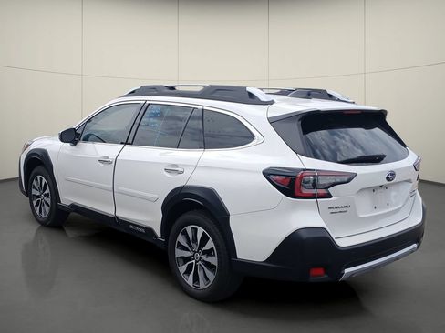 Used 2023 Subaru Outback Touring AWD/4WD image 5