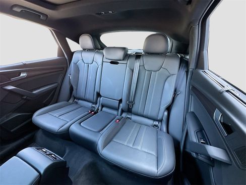 Used 2021 Audi Q5 Prestige image 13