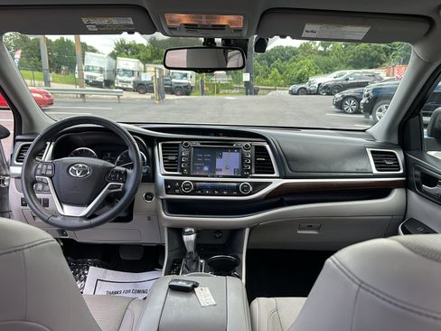 Used 2016 Toyota Highlander Limited w/ Driver Technology Package FWD image 25