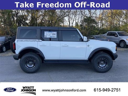New 2025 Ford Bronco Outer Banks w/ Sasquatch Package image 2