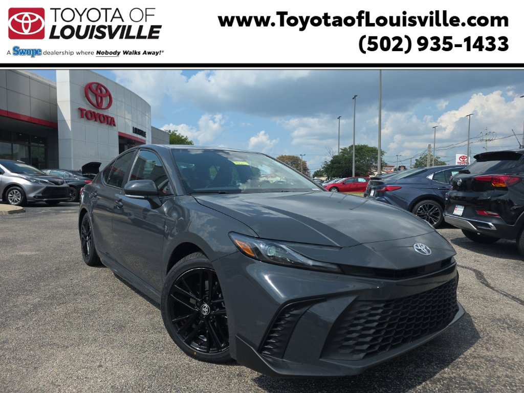 Used 2025 Toyota Camry SE FWD image 1