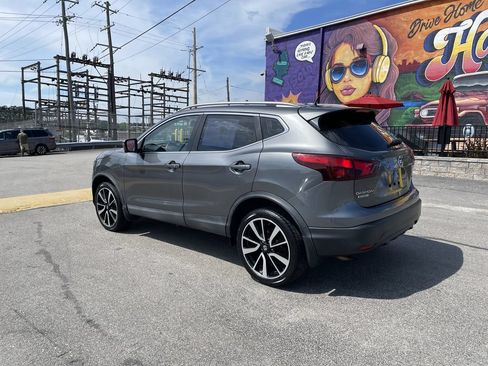 Used 2017 Nissan Rogue Sport SL w/ SL Premium Package FWD image 3