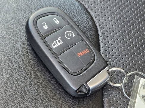 Used 2022 Jeep Cherokee Limited AWD/4WD image 37