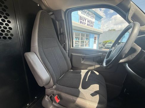 Used 2021 GMC Savana 2500 w/ Driver Convenience Package RWD image 10