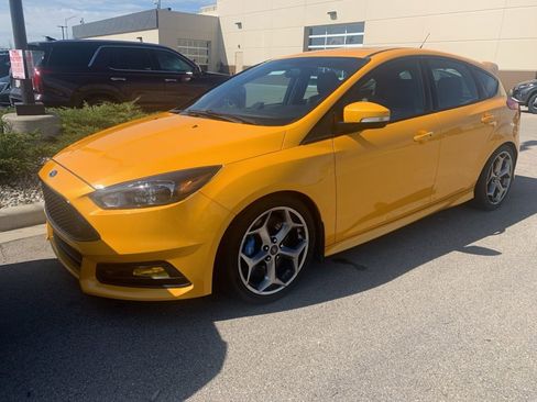 Used 2016 Ford Focus ST w/ Equipment Group 402A FWD image 1