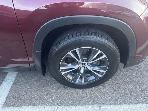Used 2019 Toyota Highlander LE image 38