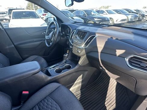 Used 2019 Chevrolet Equinox LT w/ Driver Convenience Package image 17