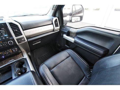 Used 2018 Ford F250 Lariat w/ Lariat Ultimate Package AWD/4WD image 11