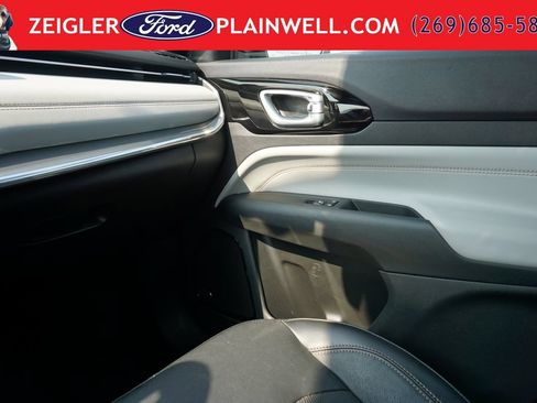 Used 2023 Jeep Compass Limited w/ Sun and Sound Group AWD/4WD image 33