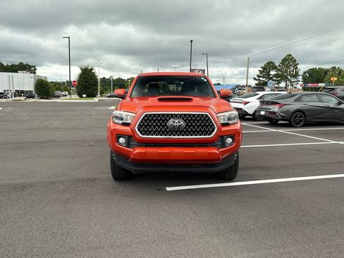 Used 2018 Toyota Tacoma TRD Sport AWD/4WD image 8