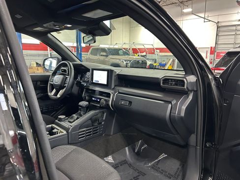 Used 2025 Toyota 4Runner SR5 image 29