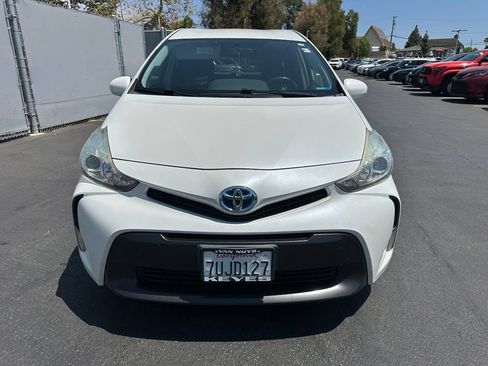 Used 2017 Toyota Prius V Three FWD image 5