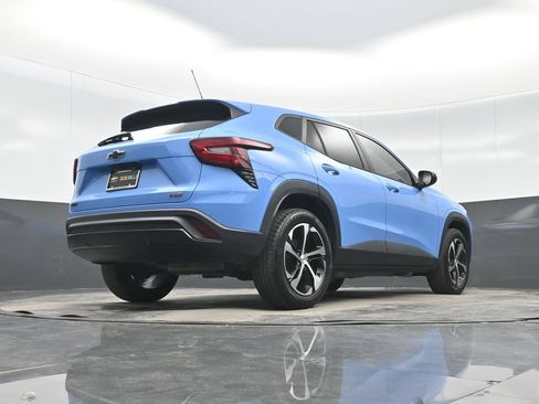 Used 2024 Chevrolet Trax RS w/ Sunroof Package FWD image 30