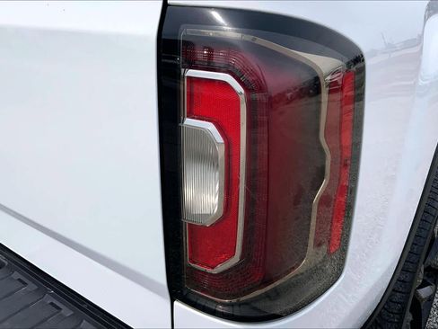 Used 2018 GMC Sierra 1500 SLT w/ Enhanced Driver Alert Package RWD image 30
