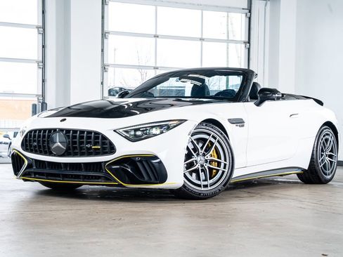 Used 2022 Mercedes-Benz SL 55 AMG 4MATIC w/ Driver Assistance Package image 2