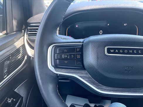 Used 2024 Jeep Wagoneer L Series II w/ Flexible Seating Group AWD/4WD image 19