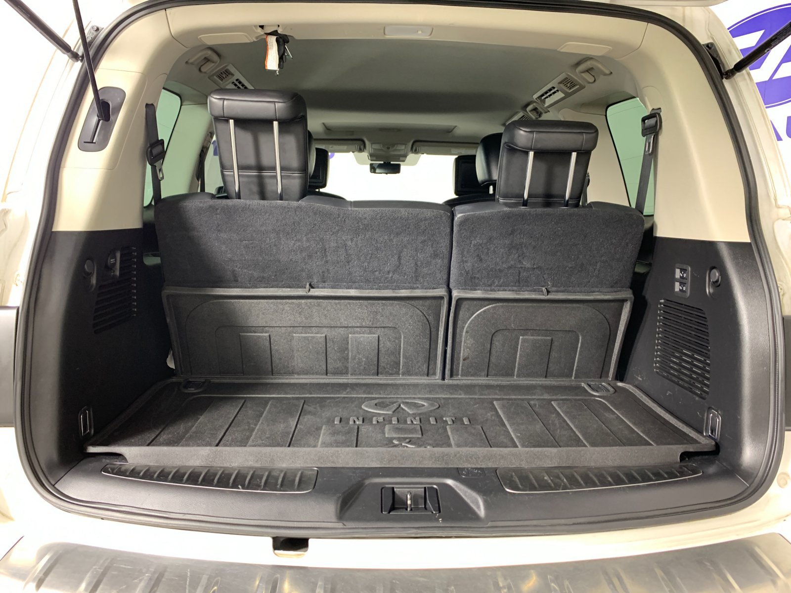 Used 2018 INFINITI QX80 4WD w/ Deluxe Technology Package image 33