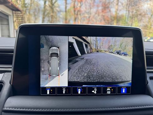 Used 2022 Chevrolet Suburban Z71 w/ Luxury Package image 26