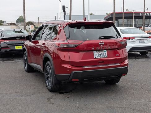 Certified 2024 Nissan Rogue SV w/ SV Premium Package FWD image 7