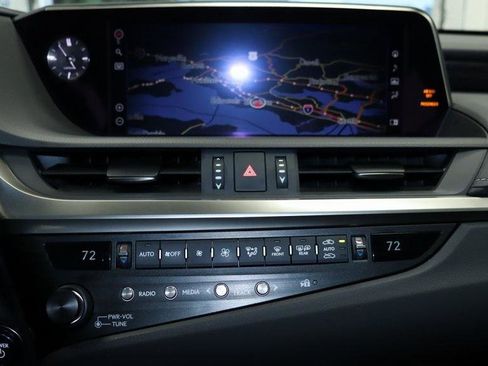 Used 2020 Lexus ES 300h w/ Accessory Package image 19