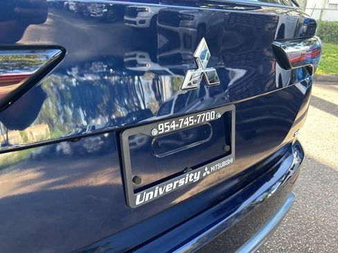 New 2025 Mitsubishi Outlander SE image 18