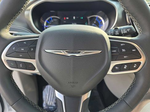 Used 2024 Chrysler Pacifica Limited FWD image 26