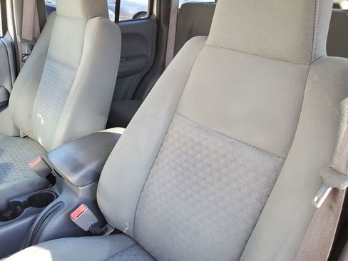 Used 2005 Jeep Liberty Sport image 18