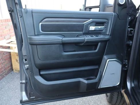 Used 2025 RAM 2500 Laramie AWD/4WD image 10