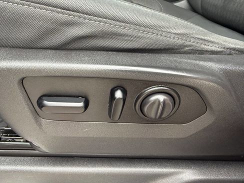 Used 2021 Chevrolet Silverado 2500 LT w/ Convenience Package image 19