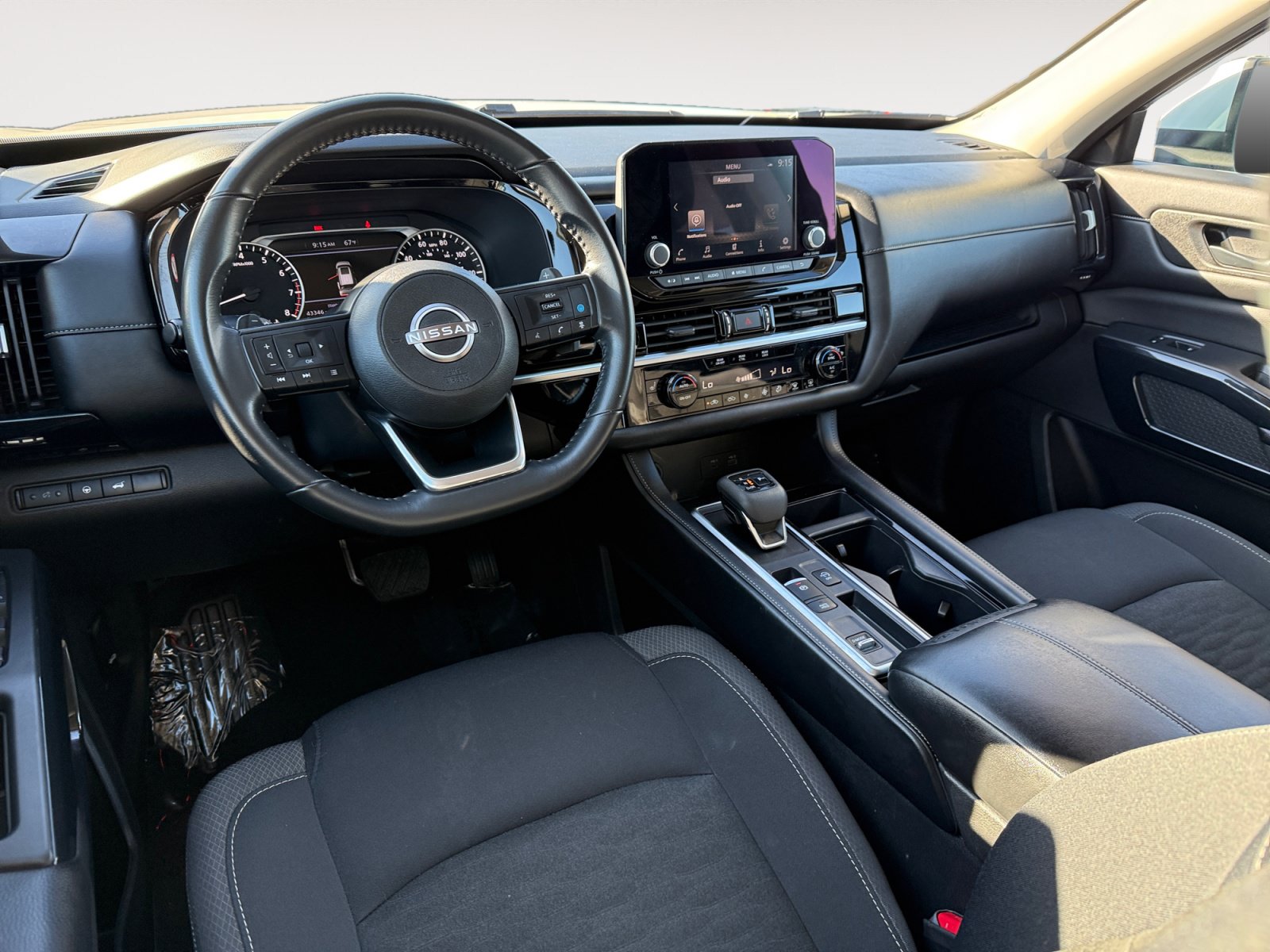 Used 2025 Nissan Pathfinder SV FWD image 15