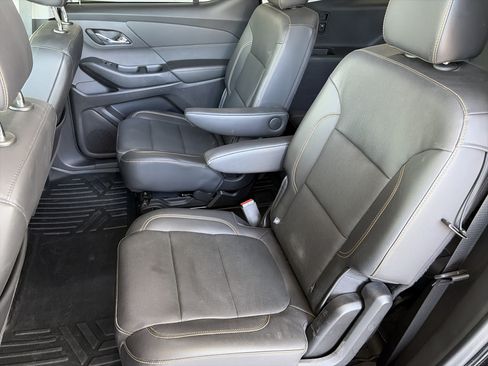 Used 2021 Chevrolet Traverse Premier FWD image 11