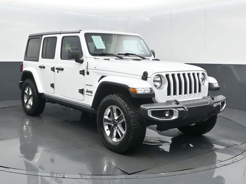 Used 2020 Jeep Wrangler Unlimited Sahara image 2