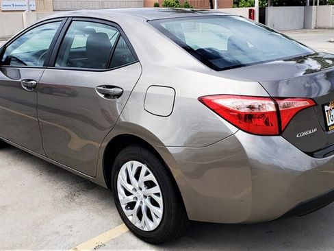 Used 2018 Toyota Corolla LE FWD image 3
