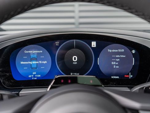 New 2026 Porsche Macan Electric RWD image 17