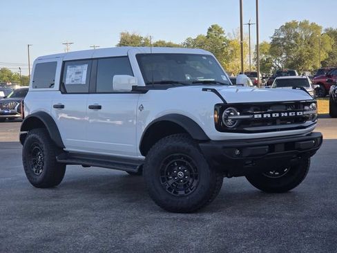 New 2026 Ford Bronco Outer Banks w/ Sasquatch Package AWD/4WD image 2