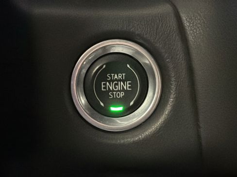 Used 2022 Chevrolet Tahoe Z71 w/ Luxury Package AWD/4WD image 23