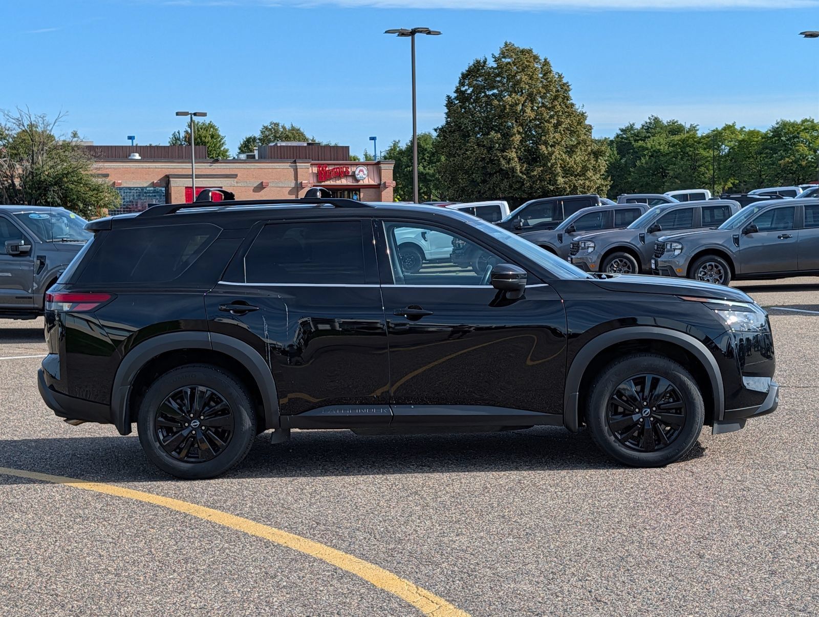 Used 2023 Nissan Pathfinder SV w/ Black Appearance Package AWD/4WD image 9
