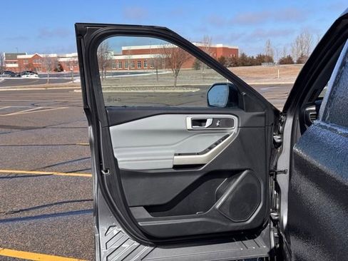 Used 2023 Ford Explorer XLT w/ Equipment Group 202A image 4