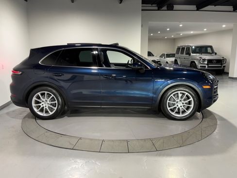 Used 2024 Porsche Cayenne AWD/4WD image 10