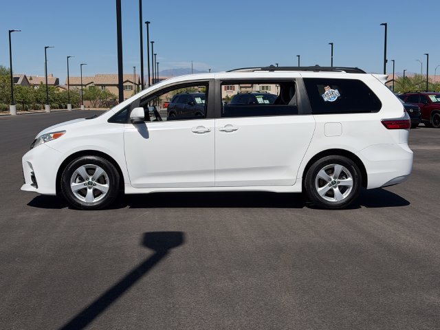 Used 2020 Toyota Sienna LE w/ Carpet Mat Package FWD image 2