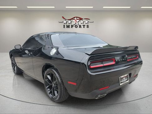 Used 2018 Dodge Challenger SXT RWD image 4