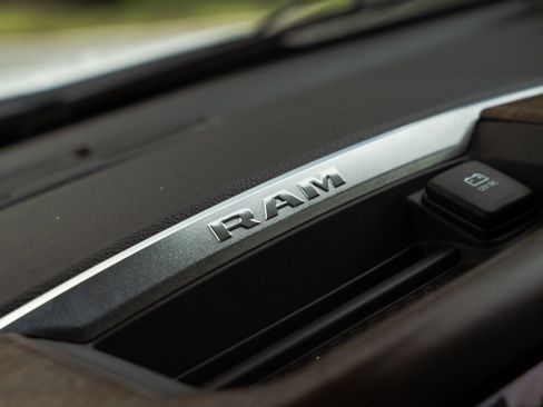 Used 2022 RAM 1500 Laramie AWD/4WD image 39