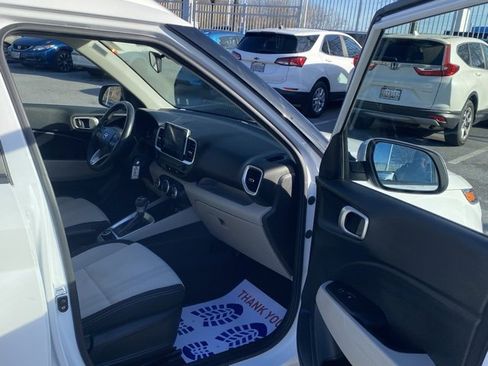 Used 2023 Hyundai Venue SEL image 26
