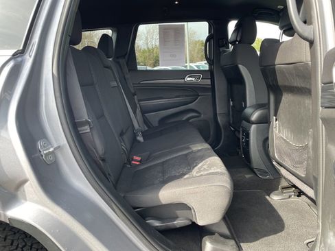 Used 2019 Jeep Grand Cherokee Laredo image 30