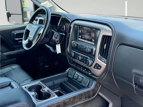 Used 2015 GMC Sierra 2500 Denali w/ Suspension Package, Off-Road AWD/4WD image 19