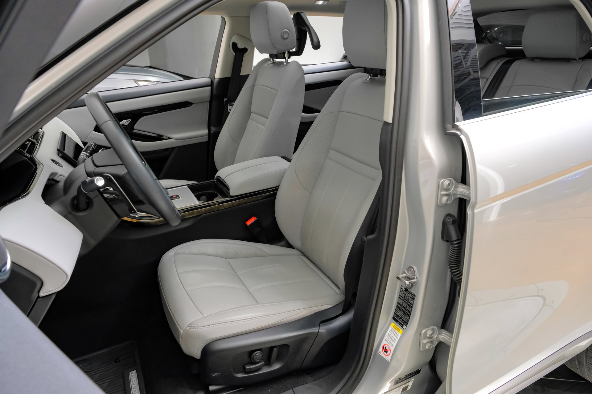 Used 2024 Land Rover Range Rover Evoque S AWD/4WD image 32