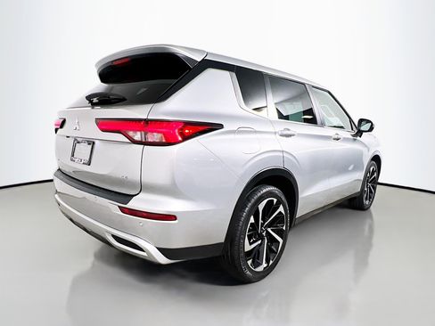 Used 2023 Mitsubishi Outlander ES image 4