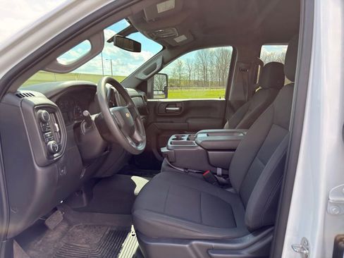 Used 2023 Chevrolet Silverado 2500 Custom w/ Custom Value Package image 2