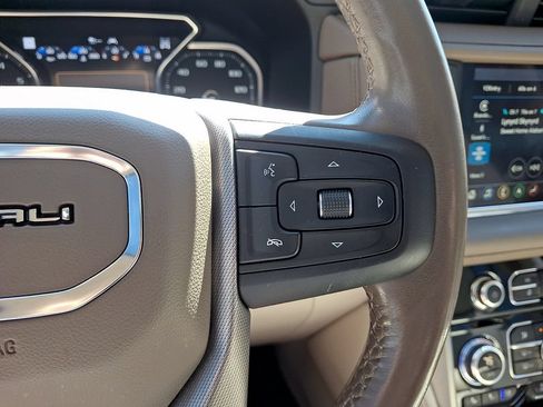 Used 2021 GMC Yukon Denali w/ Denali Premium Package AWD/4WD image 22