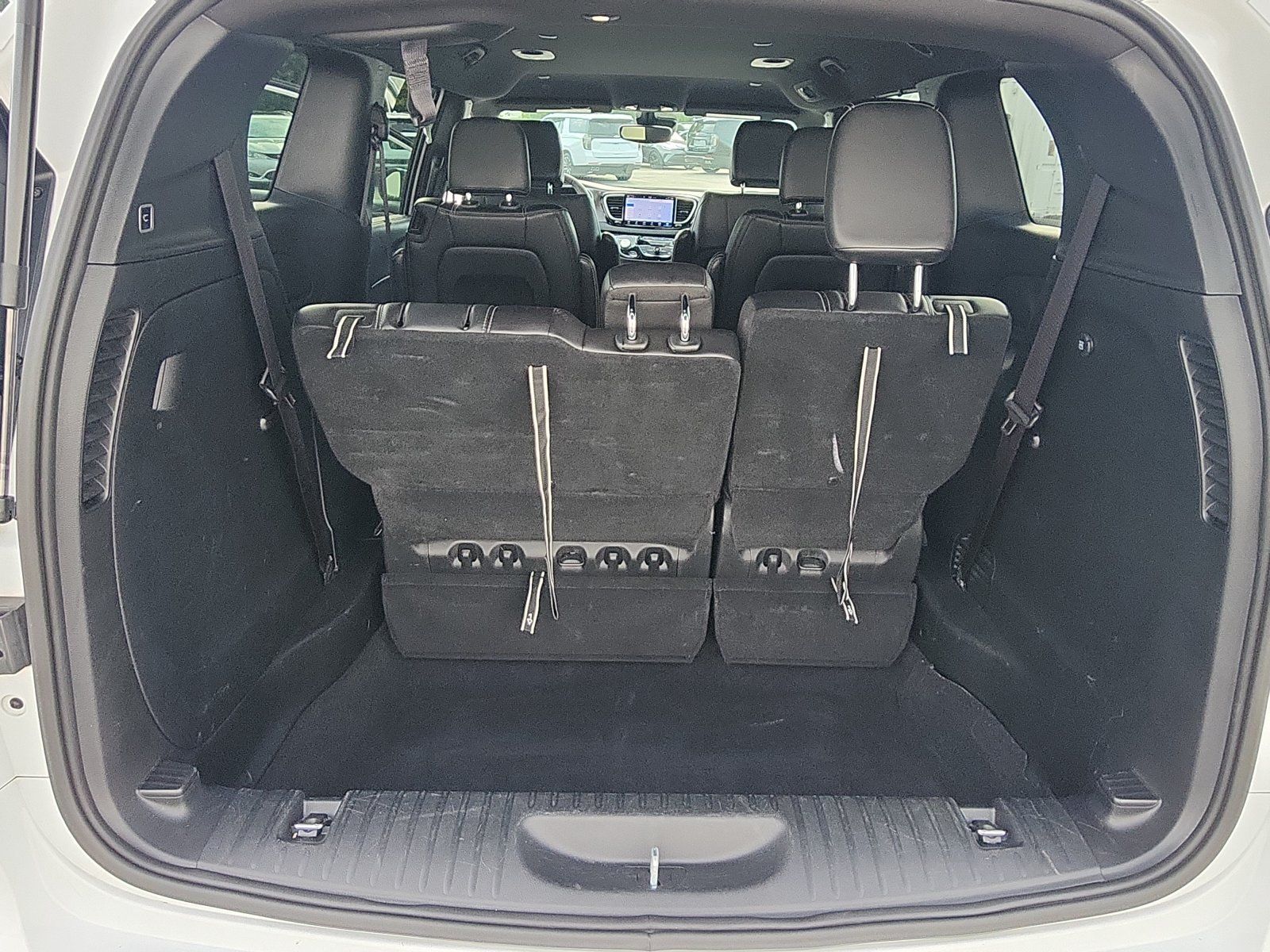 Used 2025 Chrysler Pacifica Select FWD image 25